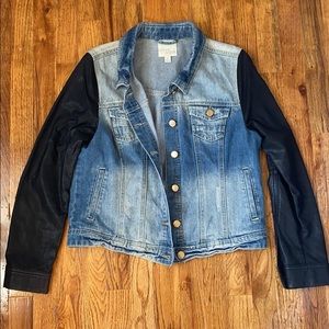 DENIM JACKET W/ FAUX LEATHER SLEEVES